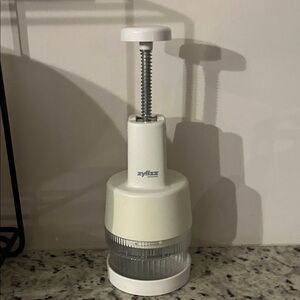 Zyliss White Food Chopper